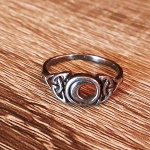 Sterling Silver Celtic moon ring size 7